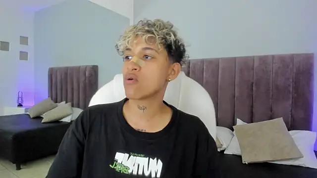 Snapshot of Dominick_jones chatting on February 11, 2025, 9:46 pm Dominick jones online show from February 11, 2025, 9:46 pm