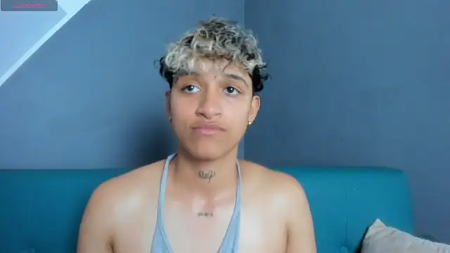 Snapshot of Dominick_jones chatting on March 6, 2025, 11:42 pm Dominick jones online show from March 6, 2025, 11:42 pm