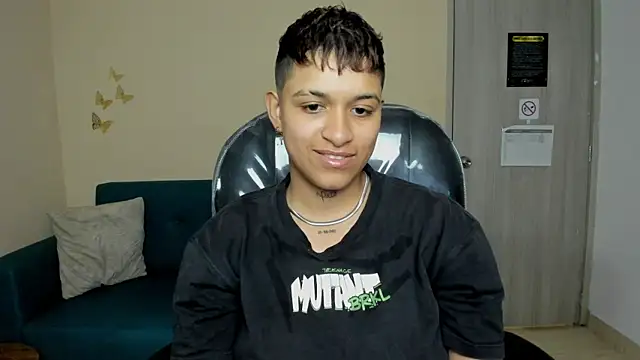 Snapshot of Dominick_jones chatting on November 5, 2025, 7:47 pm Dominick jones online show from November 5, 2025, 7:47 pm