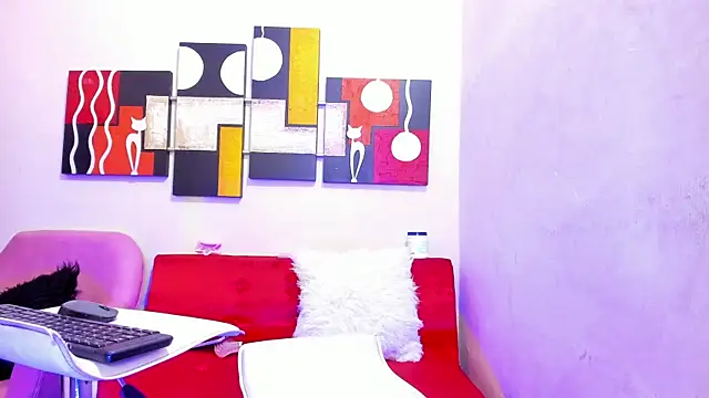 Mariana 16  online show from March 4, 2025, 11:00 pm