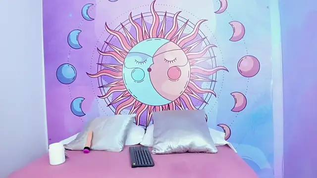 Mariana 16  online show from September 15, 2025, 7:36 pm