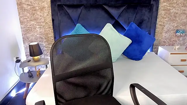 Lily Woodz online show from January 12, 2025, 3:03 pm