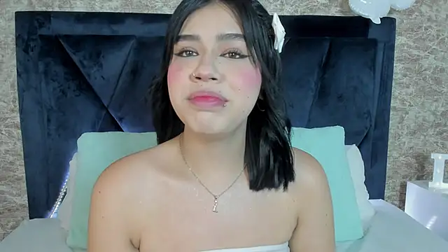 Lily Woodz online show from September 12, 2025, 7:14 pm