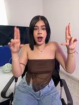 Lily Woodz online show from February 3, 2026, 7:08 pm