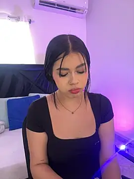 Lily Woodz online show from May 28, 2026, 7:11 pm