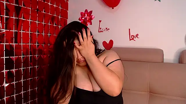 lizzie c online show from February 16, 2026, 10:33 am