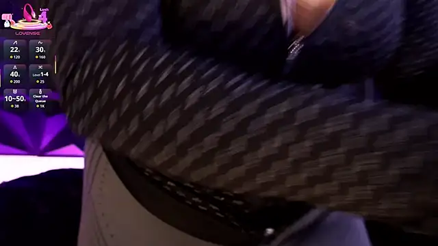 Snapshot of AnikaRomanoff chatting on October 7, 2025, 4:09 am AnikaRomanoff online show from October 7, 2025, 4:09 am