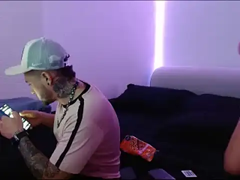 Snapshot of miia-liiam chatting on January 3, 2025, 5:06 am miia-liiam online show from January 3, 2025, 5:06 am