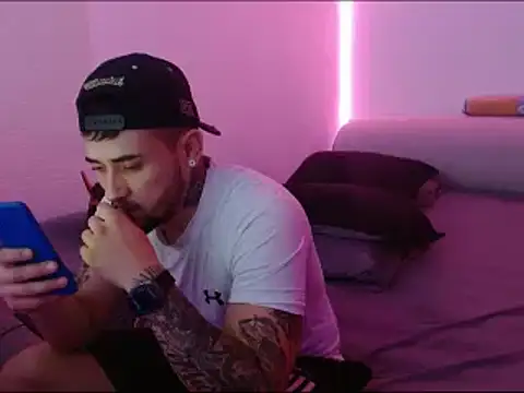 Snapshot of miia-liiam chatting on January 9, 2025, 5:02 am miia-liiam online show from January 9, 2025, 5:02 am