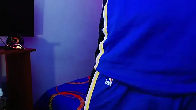 miia-liiam online show from February 12, 2026, 6:19 am