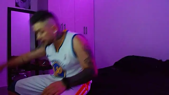 miia-liiam online show from March 11, 2026, 5:57 am