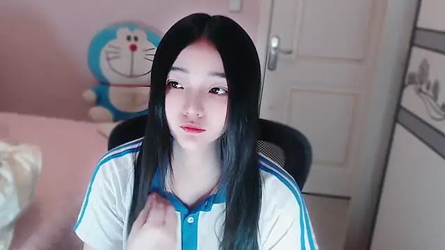 xiao-xiao-D online show from November 18, 2025, 4:55 pm