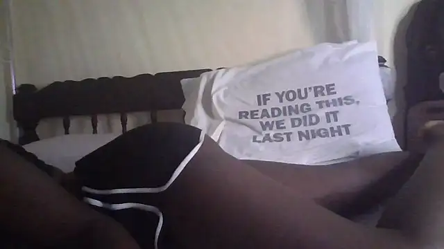 Snapshot of Missbella25 chatting on October 28, 2025, 5:04 pm Missbella25 online show from October 28, 2025, 5:04 pm