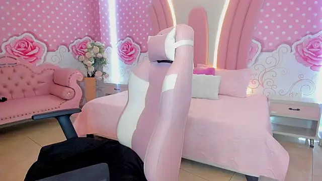 Snapshot of Lily_Martinez chatting on February 8, 2025, 10:07 am Lily Martinez online show from February 8, 2025, 10:07 am