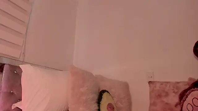 Alissonroses online show from July 24, 2026, 5:11 pm
