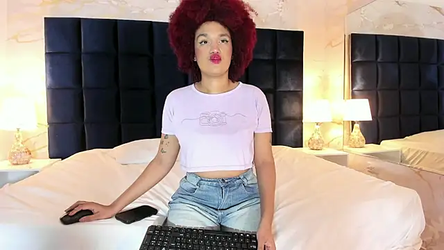 Snapshot of loladupont chatting on March 7, 2026, 3:14 am loladupont online show from March 7, 2026, 3:14 am