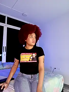 Snapshot of loladupont chatting on April 7, 2026, 2:45 am loladupont online show from April 7, 2026, 2:45 am