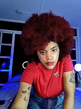 Snapshot of loladupont chatting on April 14, 2026, 2:39 am loladupont online show from April 14, 2026, 2:39 am