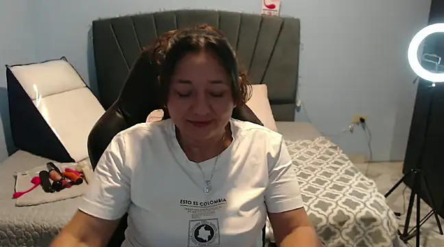 AngelRouss online show from February 5, 2025, 2:08 am