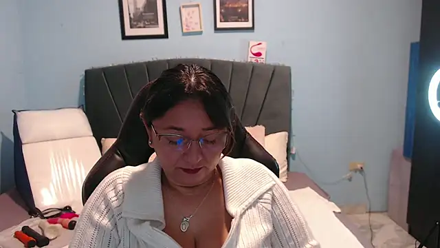 AngelRouss online show from March 1, 2025, 11:06 am