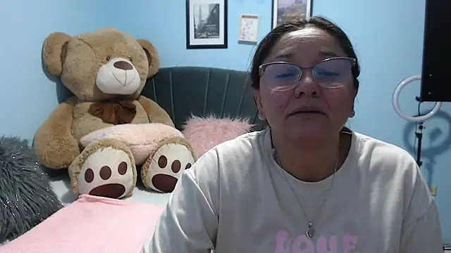 AngelRouss online show from April 8, 2026, 3:17 am