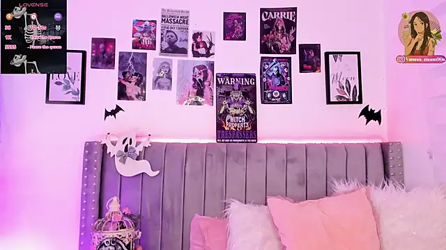 vanesa moon   online show from October 16, 2025, 11:50 pm