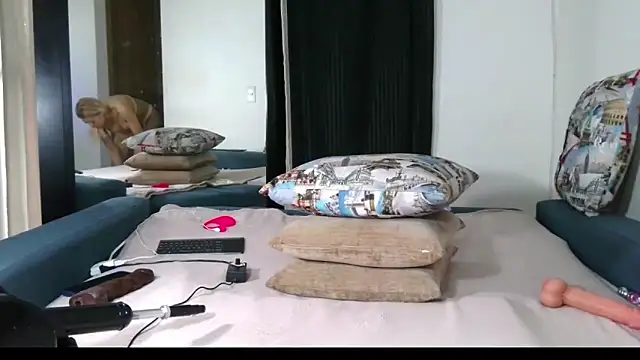 Carla-Bonny18 online show from February 8, 2026, 9:29 pm