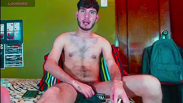 gato444  online show from January 28, 2025, 11:50 pm