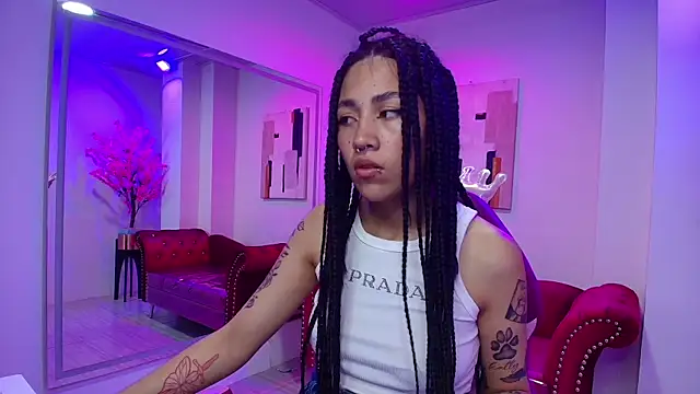 Leia queens online show from January 15, 2025, 2:24 pm