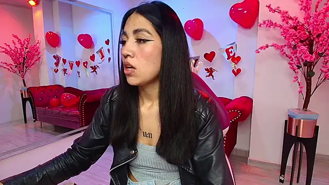 Leia queens online show from February 17, 2025, 5:32 pm
