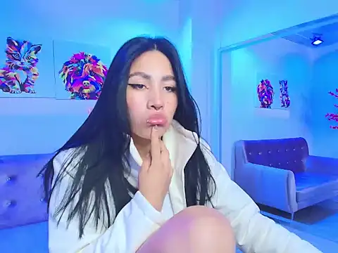 Leia queens online show from March 8, 2025, 2:30 pm