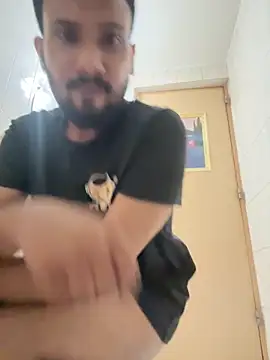 Snapshot of GildanK18 chatting on November 10, 2025, 5:56 pm GildanK18 online show from November 10, 2025, 5:56 pm