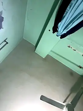 Snapshot of GildanK18 chatting on December 3, 2025, 10:35 am GildanK18 online show from December 3, 2025, 10:35 am