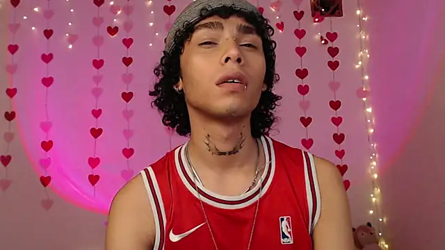 seven7xis online show from February 10, 2025, 4:52 am