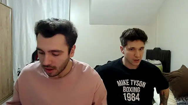 handsomeee04 online show from October 31, 2025, 7:59 pm