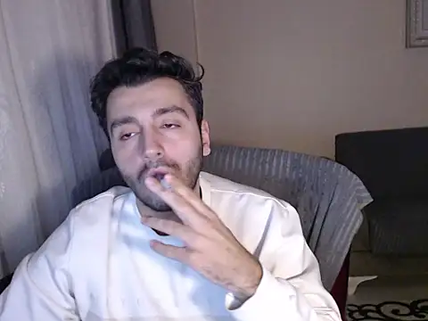 handsomeee04 online show from December 1, 2025, 10:37 pm