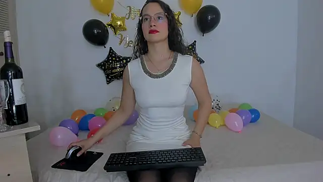 Snapshot of emmaTorres1 chatting on December 30, 2024, 7:21 pm emmaTorres1 online show from December 30, 2024, 7:21 pm