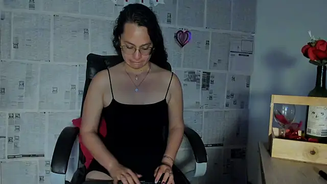 Snapshot of emmaTorres1 chatting on February 13, 2025, 3:46 pm emmaTorres1 online show from February 13, 2025, 3:46 pm