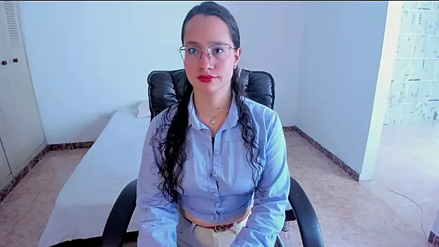 Snapshot of emmaTorres1 chatting on February 17, 2025, 2:26 pm emmaTorres1 online show from February 17, 2025, 2:26 pm