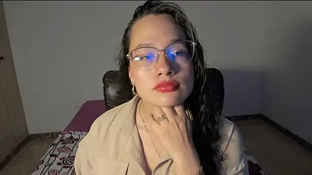 Snapshot of emmaTorres1 chatting on March 2, 2025, 1:04 am emmaTorres1 online show from March 2, 2025, 1:04 am