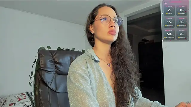 Snapshot of emmaTorres1 chatting on March 18, 2025, 11:53 pm emmaTorres1 online show from March 18, 2025, 11:53 pm