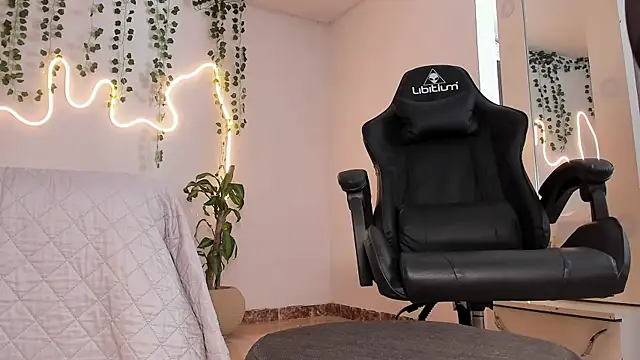 Snapshot of emmaTorres1 chatting on September 11, 2025, 2:06 pm emmaTorres1 online show from September 11, 2025, 2:06 pm