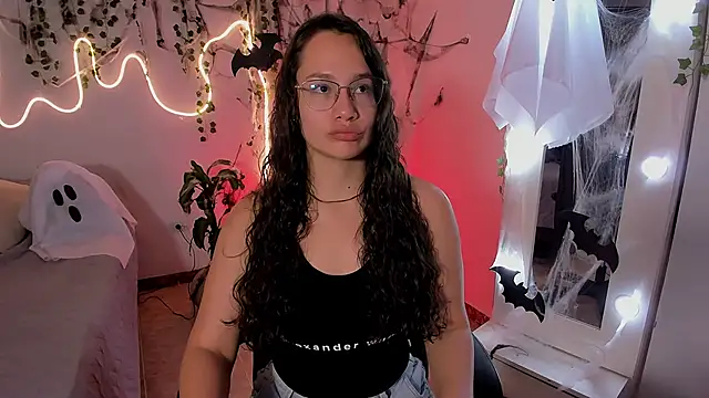 Snapshot of emmaTorres1 chatting on October 25, 2025, 2:46 pm emmaTorres1 online show from October 25, 2025, 2:46 pm