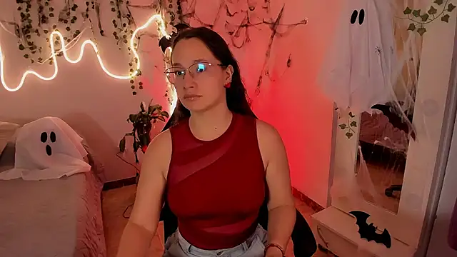 Snapshot of emmaTorres1 chatting on October 29, 2025, 2:30 pm emmaTorres1 online show from October 29, 2025, 2:30 pm