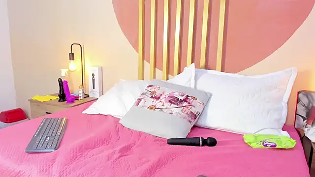 Snapshot of Nicole_Angels_ chatting on September 30, 2025, 7:52 pm Nicole Angels online show from September 30, 2025, 7:52 pm