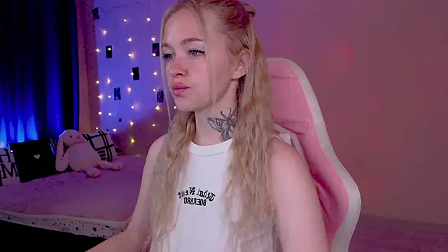 Snapshot of Naughty_Mable chatting on July 5, 2026, 11:45 pm Naughty Mable online show from July 5, 2026, 11:45 pm