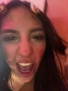 lauuraww online show from February 24, 2025, 6:27 am