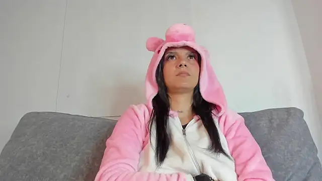 Snapshot of Abril_jones10 chatting on February 20, 2025, 10:05 am Abril jones10 online show from February 20, 2025, 10:05 am