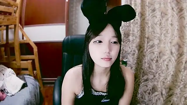 Snapshot of lulu-2002 chatting on December 26, 2024, 1:32 pm lulu-2002 online show from December 26, 2024, 1:32 pm