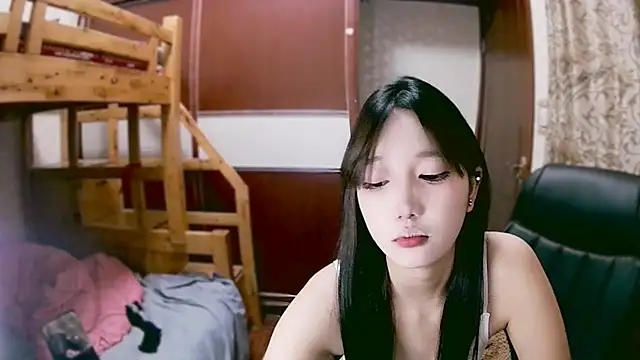 Snapshot of lulu-2002 chatting on December 31, 2024, 4:14 pm lulu-2002 online show from December 31, 2024, 4:14 pm